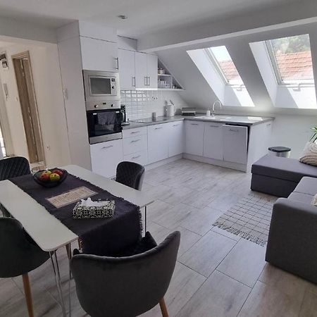 شقة Becsi Kapu Apartman Vác المظهر الخارجي الصورة