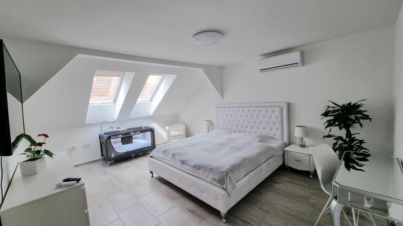 شقة Becsi Kapu Apartman Vác المظهر الخارجي الصورة