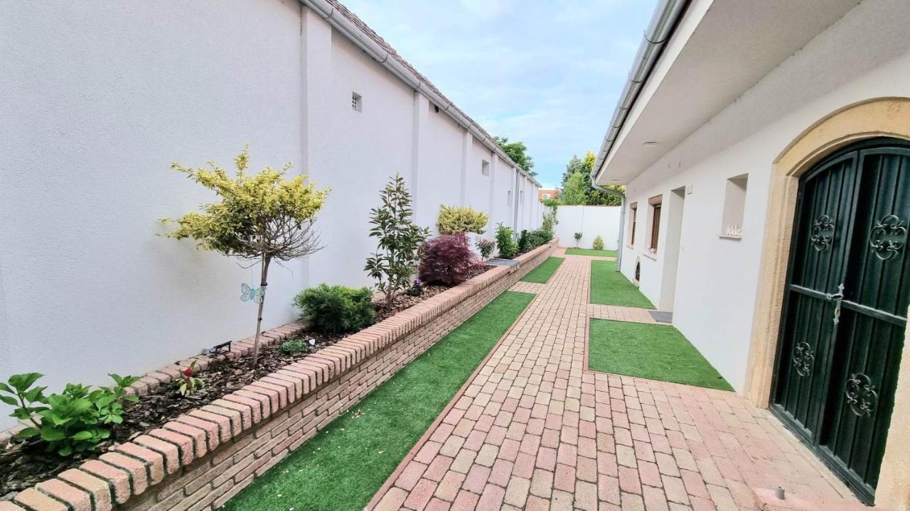 شقة Becsi Kapu Apartman Vác المظهر الخارجي الصورة