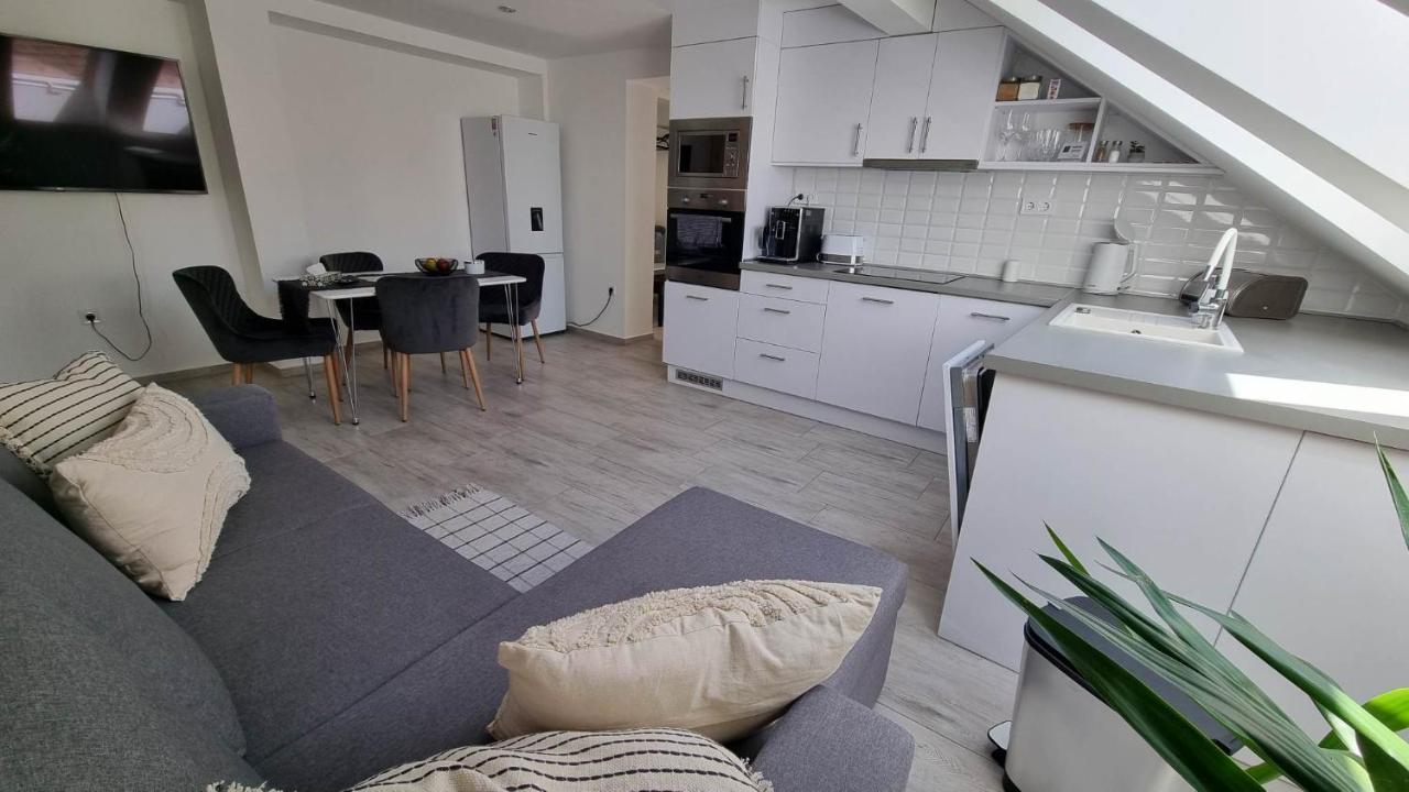 شقة Becsi Kapu Apartman Vác المظهر الخارجي الصورة