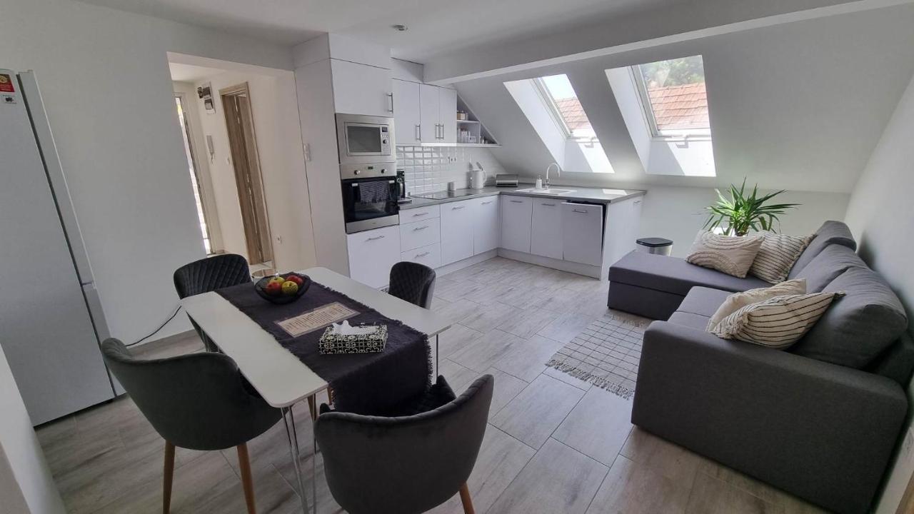 شقة Becsi Kapu Apartman Vác المظهر الخارجي الصورة